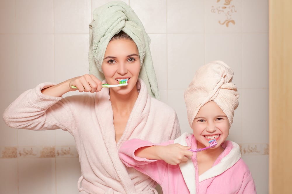 διδάξτε τα παιδιά να βουρτσίζουν τα δόντια τους