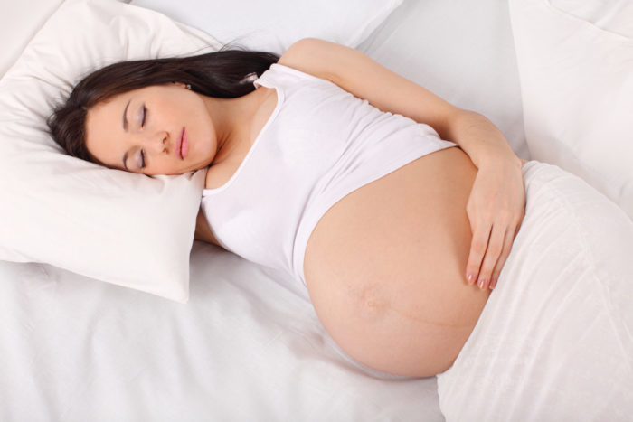 κοιμάται στο στομάχι ενώ είναι έγκυος