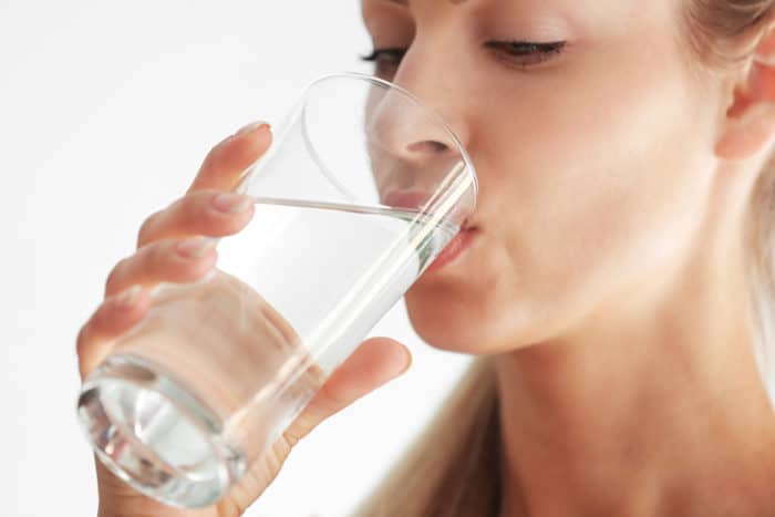 νερό για φυσικές λοιμώξεις του ουροποιητικού συστήματος