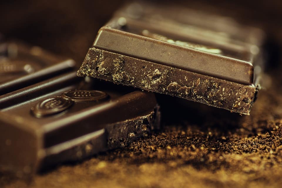 η σκοτεινή σοκολάτα μειώνει την υψηλή αρτηριακή πίεση