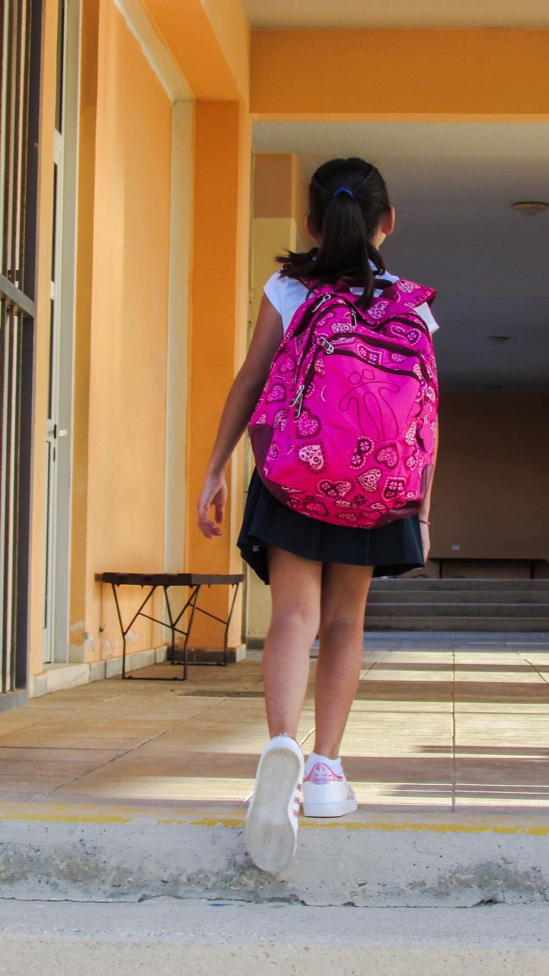 οι σχολικές τσάντες παρεμβαίνουν στη σπονδυλική στήλη του παιδιού