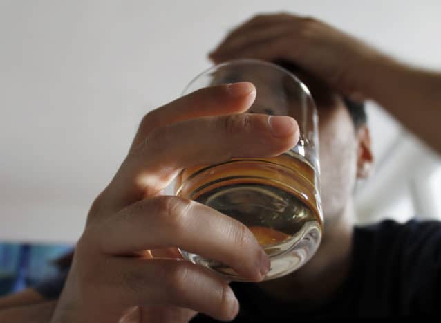 να ξεπεράσει τον θρεπτικό εθισμό στον αλκοολισμό