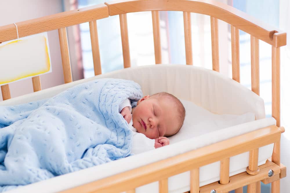 ο κίνδυνος των μωρών να κοιμούνται με κουβέρτες