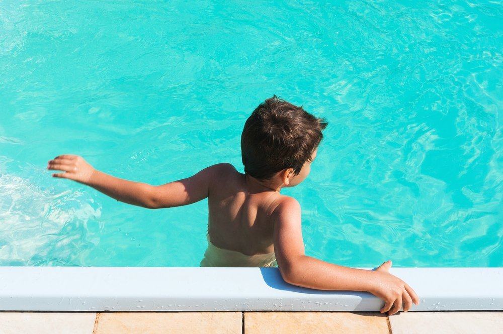 τα παιδιά φοβούνται να κολυμπήσουν