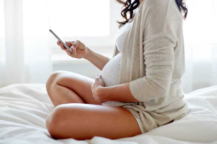 παίζοντας κινητά τηλέφωνα ενώ είστε έγκυος