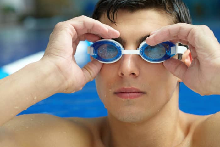 τη σημασία της χρήσης γυαλιών κολύμβησης