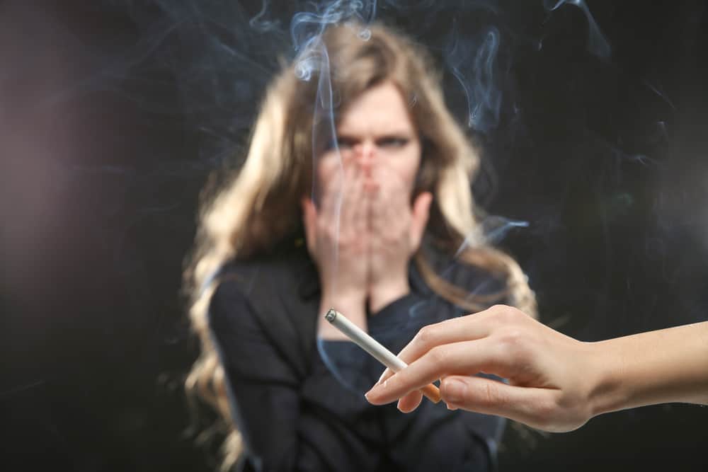 κίνδυνος καπνού τσιγάρου για παθητικούς καπνιστές