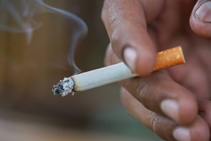 ο κίνδυνος καπνίσματος κάνει υποτροπή ρευματισμού